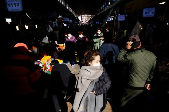 كوريا الجنوبية تسجل 585 إصابة و5 وفيات بكورونا