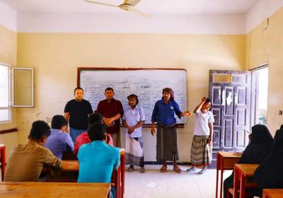 "خليفة الإنسانية" ترعى طلاب الثانوية في قلنسية بدروس تقوية