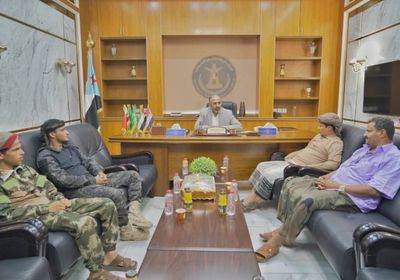 في لفتة إنسانية.. الزُبيدي يلتقي أسرتي الشهيدين الشوبجي وشريبة