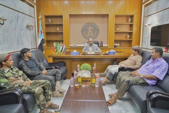 في لفتة إنسانية.. الزُبيدي يلتقي أسرتي الشهيدين الشوبجي وشريبة