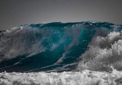 تحذير للصيادين من اضطراب الموج جنوب سقطرى