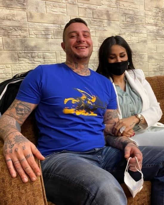 بالصور.. أحمد الفيشاوي وزوجته يحضران عرض مسرحية "أبو العربي"