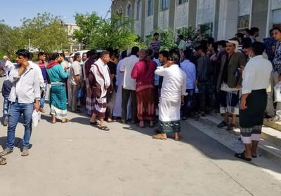 التزاحم يعطل حملة لقاح كورونا في تعز