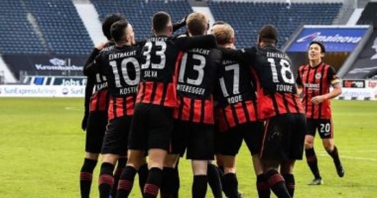 اينتراخت فرانكفورت يستغني عن ستة لاعبين