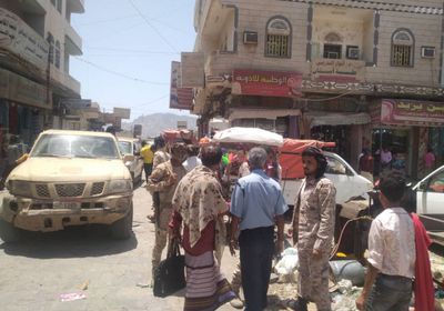 إزالة عوائق حركة السير في محيط مستشفى ردفان