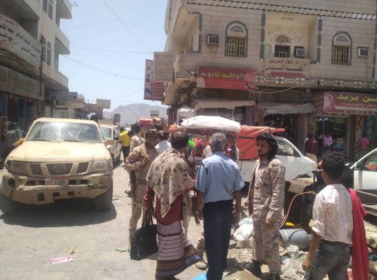 إزالة عوائق حركة السير في محيط مستشفى ردفان