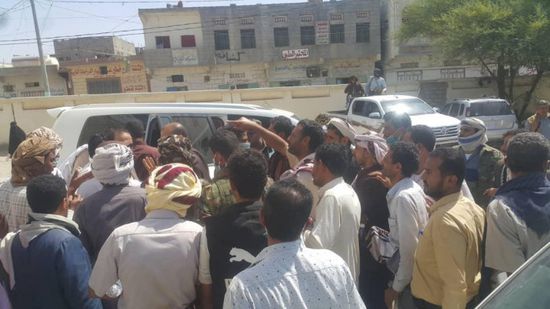 مغتربون يرفضون حرمانهم من لقاح كورونا في بيحان