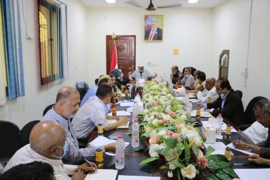 الاقتصادية العليا تُناقش مقترحات الارتقاء بالخدمات بالجنوب