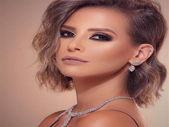 إيمان العاصي تدعو لدلال عبدالعزيز