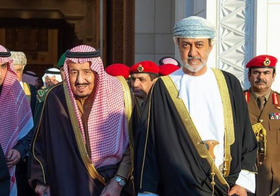 الملك سلمان يجري اتصالًا هاتفيًا بسلطان عمان