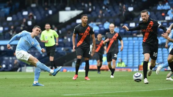 ساوثغيت يثني على تطور فودين مع مانشستر سيتي