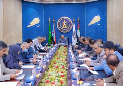 الزُبيدي يناقش تداعيات انهيار الخدمات في الجنوب