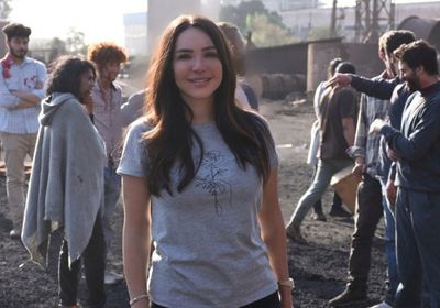 وسط الزومبي.. إنجي علاء تنشر صورها من كواليس "كوفيد 25"