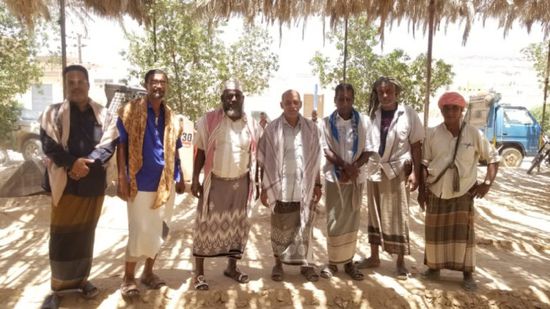 "طوارئ انتقالي تريم" تزيح مخلفات السيول من الساحات