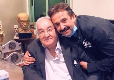 كريم عبد العزيز يكشف حقيقة إصابة والده بفيروس كورونا