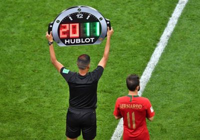 فيفا يقرر تمديد العمل بقاعدة الخمس تبديلات