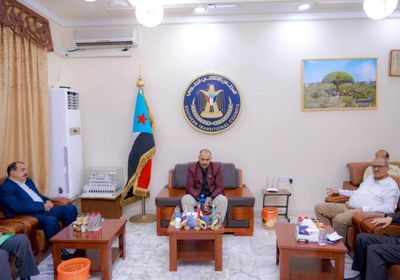 لبحث آليات الحوار.. الزُبيدي يلتقي الوفد المفاوض المتوجه للرياض