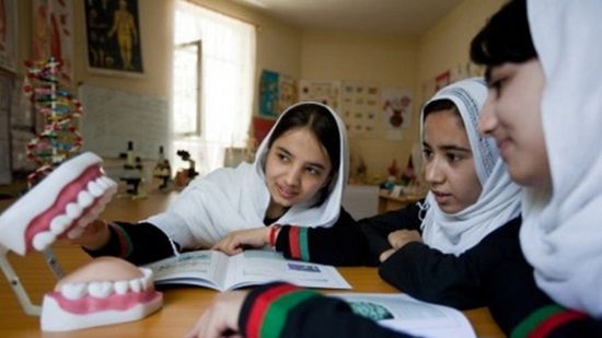  أفغانستان تُغلق عددًا من المدارس والجامعات بسبب تفشي كورونا