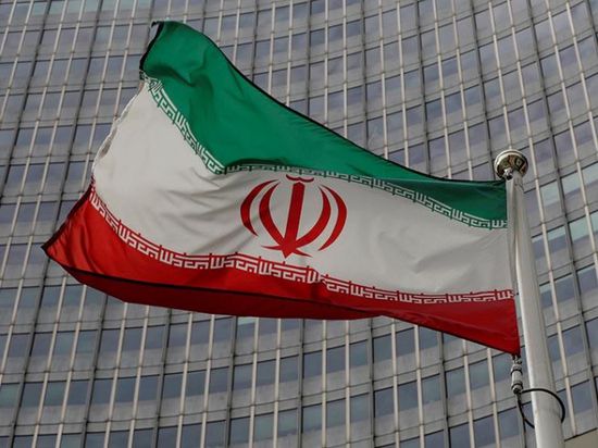 صحفي يُشيد بمناهضي مشاريع إيران في المنطقة