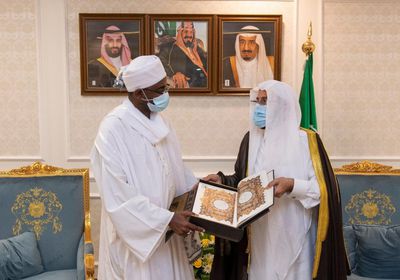 وزير الشؤون الإسلامية السعودي يلتقي نظيره السوداني بمكتبه في جده