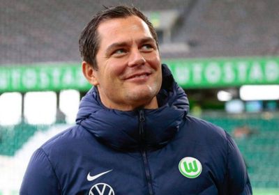 فولفسبورج يمدد عقد مديره الرياضي