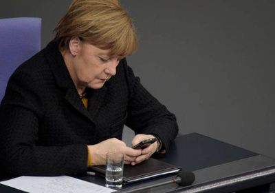 أمريكا تتجسس على ميركل ومسؤولين أوروبيين بارزين
