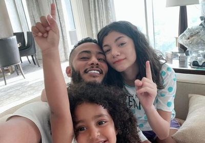 محمد رمضان ينشر صورة جديدة مع ابنتيه