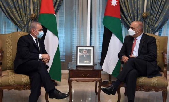 رئيس الوزراء الأردني يجتمع بنظيره الفلسطيني لبحث عدد من القضايا