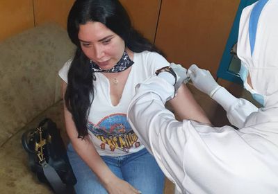عبير صبري تتلقى لقاح فيروس كورونا
