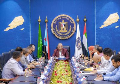 الزُبيدي يطالب بحلول مستدامة للأزمات الاقتصادية بالجنوب