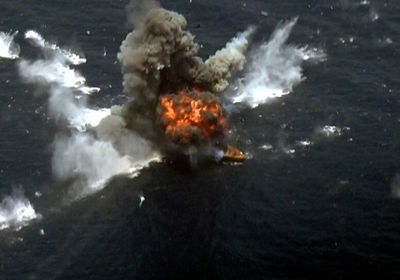 أنباء عن انفجار بسفينة تابعة للجيش الإيراني