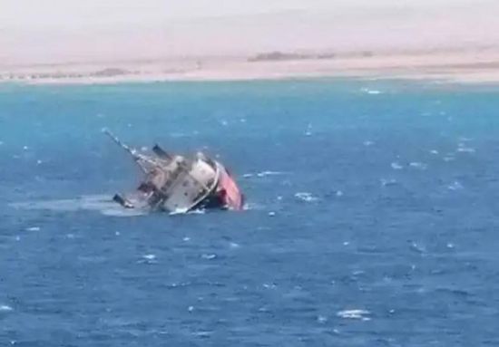 عمليات البحر الأحمر: غرق سفينة خدمات بترولية ومصرع قبطانها قبالة رأس غارب