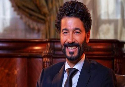 خالد النبوي يحتفل باليوم العالمي للوالدين