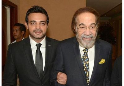بصورة من الطفولة.. عمرو محمود ياسين يحيي ذكرى ميلاد والده الراحل