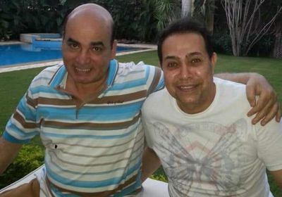 قبل خضوعه لعملية جراحية.. حكيم يدعم الشاعر أمل الطائر (فيديو)