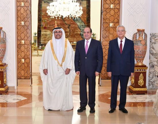  البرلمان العربي يمنح الرئيس المصري "وسام القائد"
