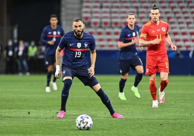 سوء الحظ يلازم بنزيمة في فوز فرنسا على ويلز بثلاثية وديا