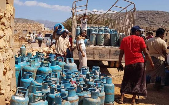 "خليفة الإنسانية" تضخ شحنات غاز منزلي جنوب سقطرى