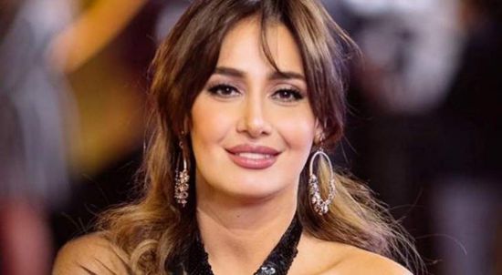 حلا شيحة تدعو لسمير غانم ودلال عبدالعزيز