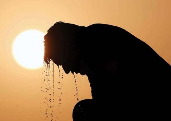 طقس شديد الحرارة يخيم على المناطق الصحراوية غدًا
