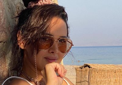 ياسمين رئيس تتألق بصور جديدة على البحر