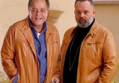 بصورة بنفس الزي.. محمد محمود عبد العزيز يحيي ذكرى ميلاد والده