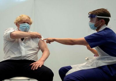 جونسون يتلقى الجرعة الثانية من لقاح كورونا