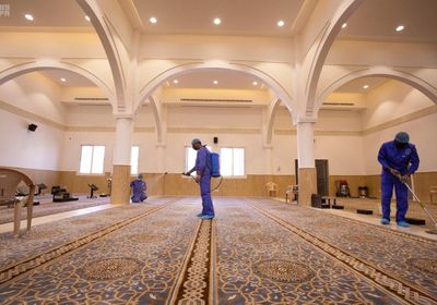 السعودية تُعيد افتتاح 10 مساجد بعد تعقيمها