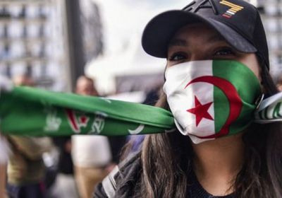 بعد حظر مسيراتهم.. جزائريون يستخدمون "التواصل الاجتماعي" للتظاهر