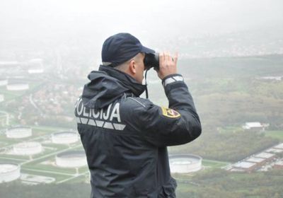 سلوفينيا وإيطاليا تبدآن تسيير دوريات للشرطة على حدودهما