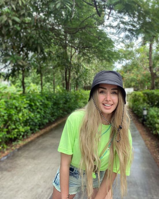 هنا الزاهد تكشف تفاصيل صورة التقطتها أثناء رحلتها في تنزانيا