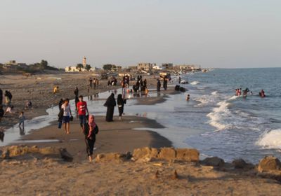 تراكم المُخلفات يشوه كورنيش الشهيد سالمين بأبين