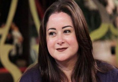 مي نور الشريف تحتفل بعيد ميلاد شقيقتها (فيديو)