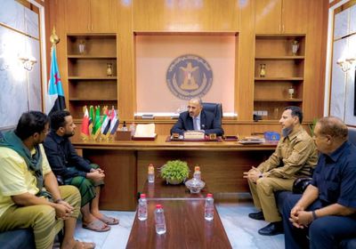 الزُبيدي يعد بطرح ملف أسرى الجنوب على طاولة المفاوضات